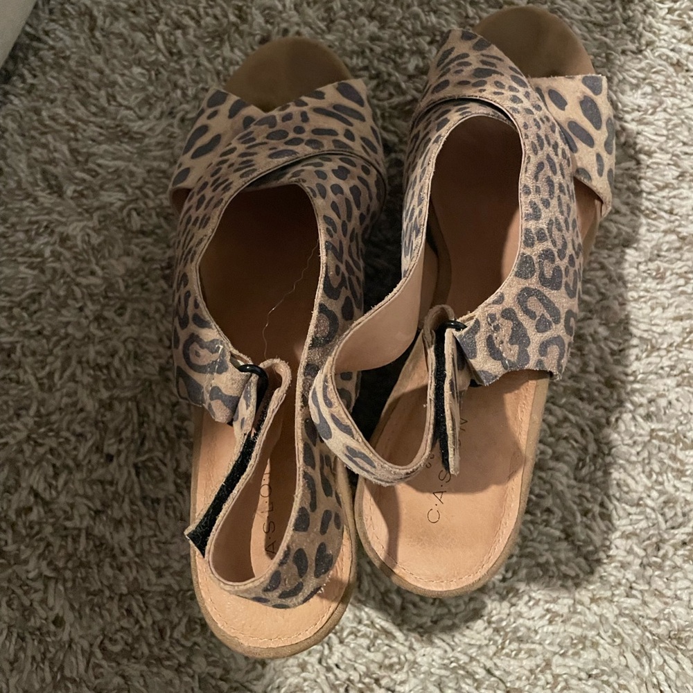 Leopard wedge